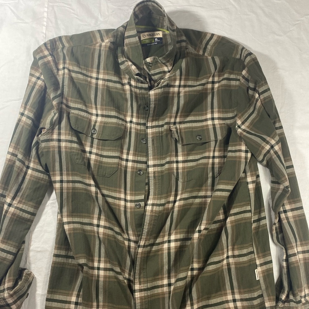 Magellan Adventure Gear Classic Fit Green Plaid Long Sleeve shirt
